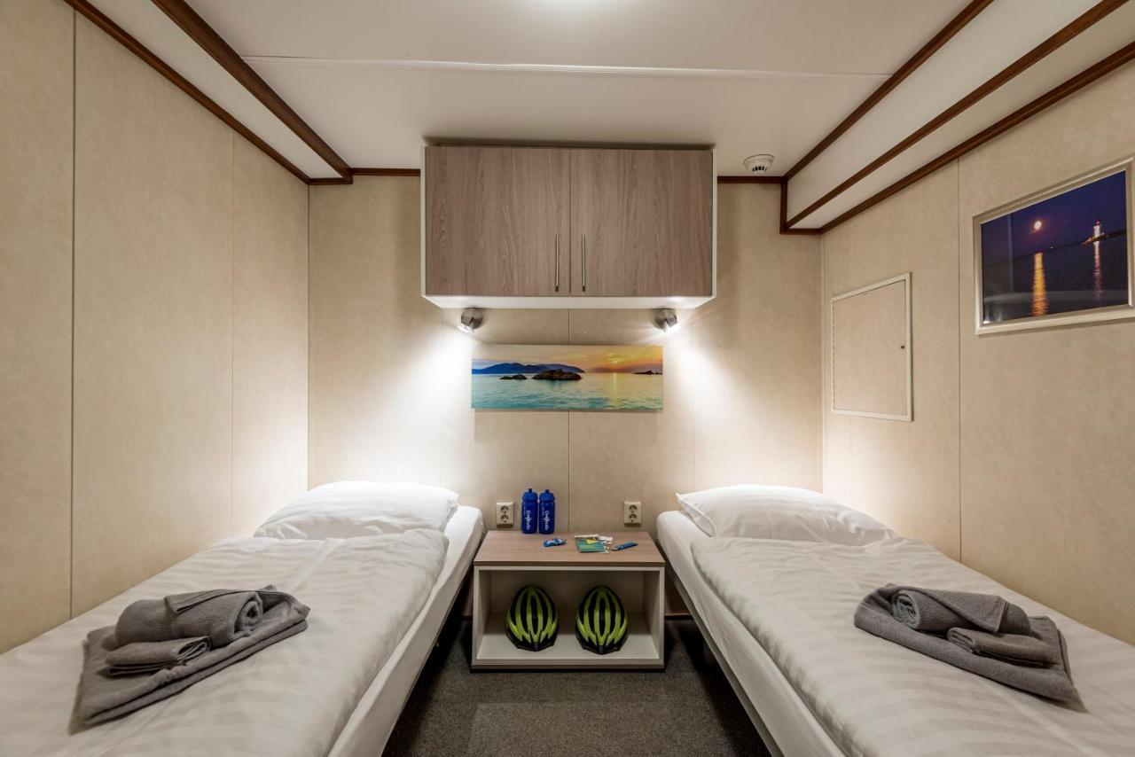 Hotelboat Quo Vadis Bed & Breakfast Groningen