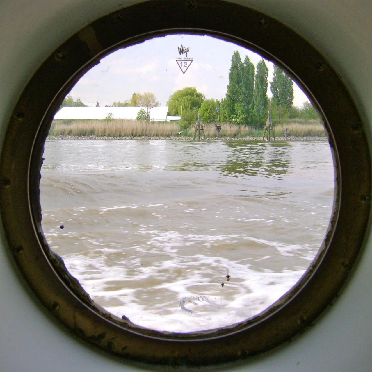 Hotelboat Quo Vadis Bed & Breakfast *
