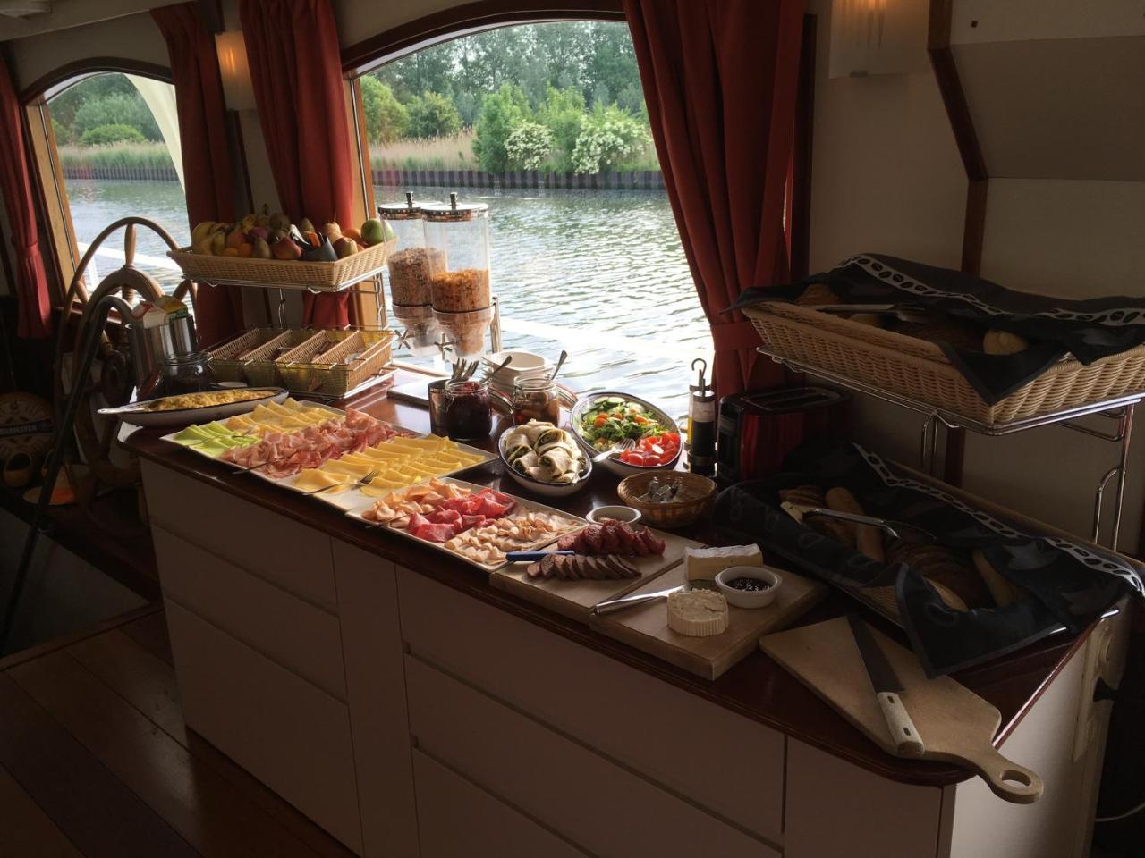 Hotelboat Quo Vadis * Groningen